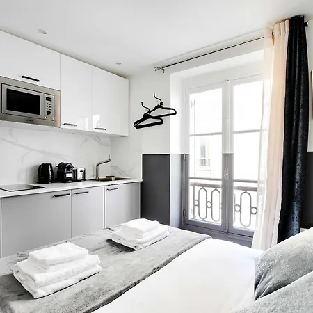 Modern For 2p With A C - Near Montmartre * Paris